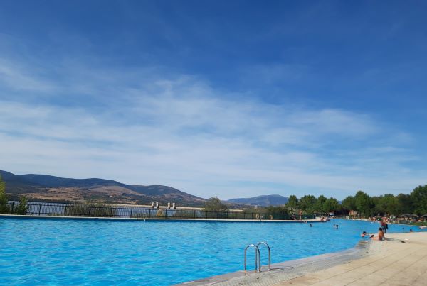 La piscine à l'air libre Buitrago del Lozoya