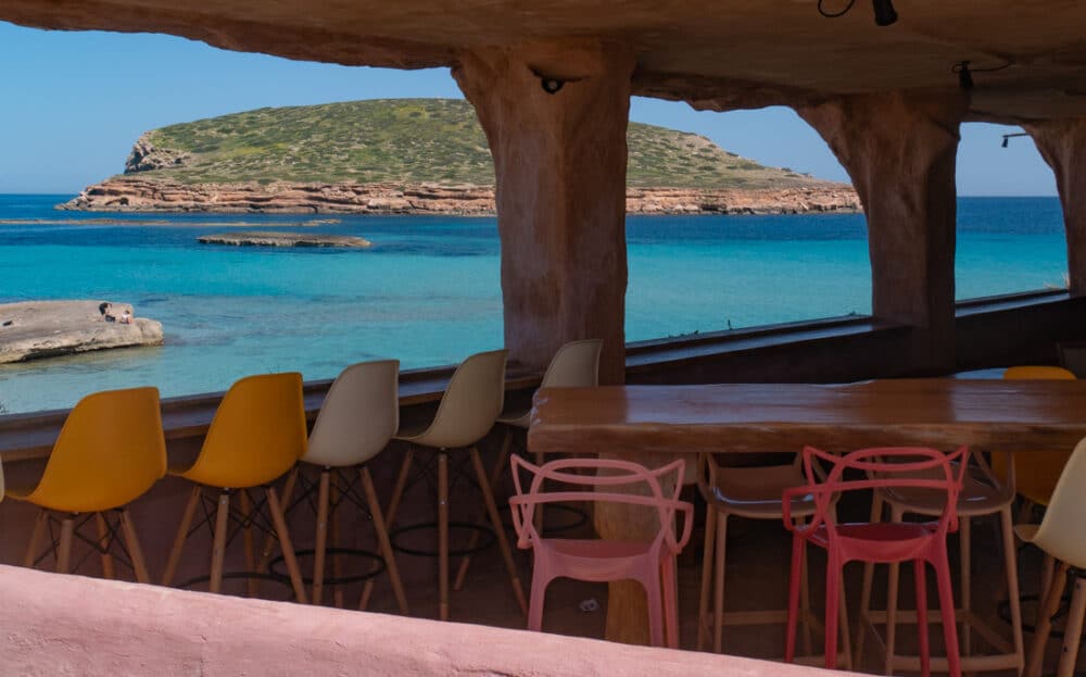 les plages ibiza-cala comte bar