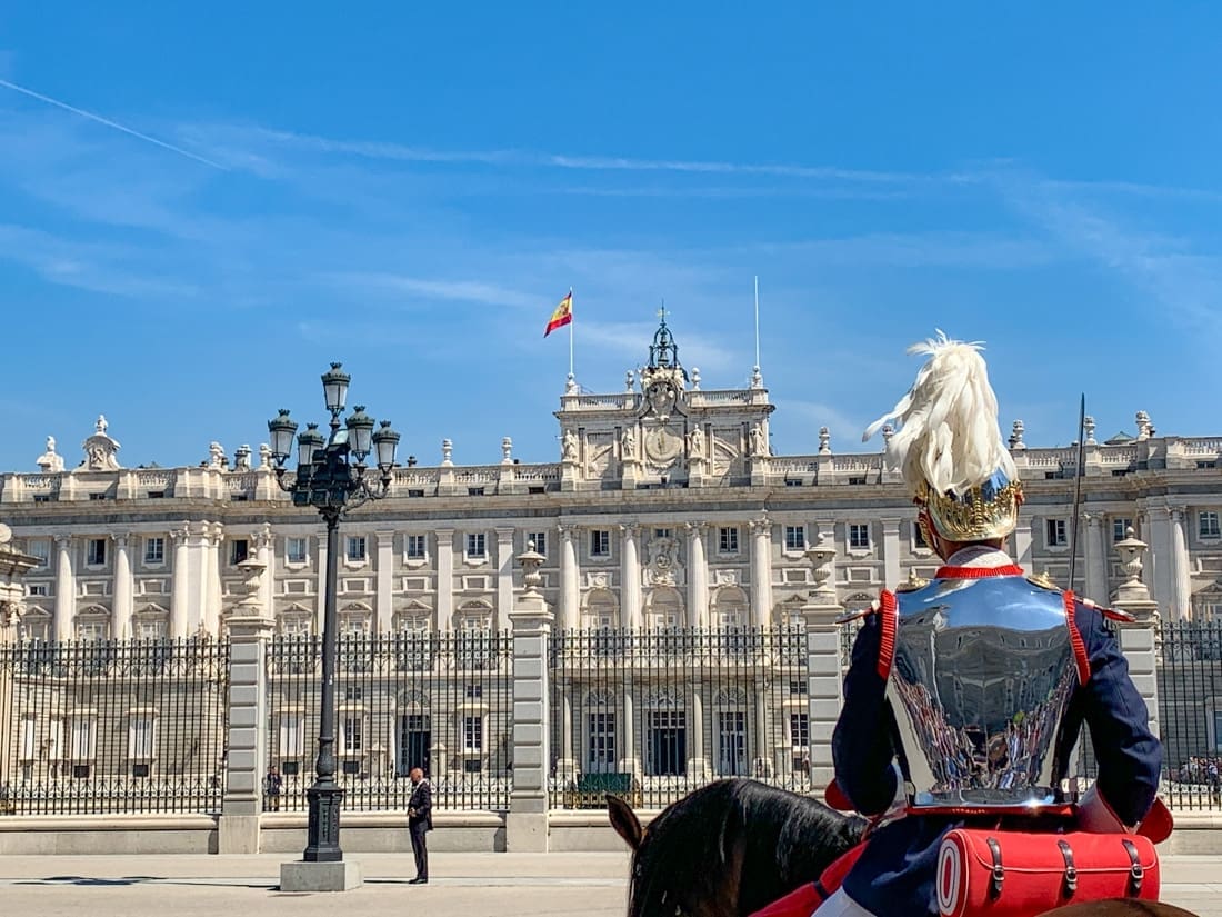 Assister à la Relève de la Garde au Palais Royal à Madrid
