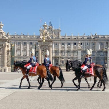 relève de la garde du Palais Royal