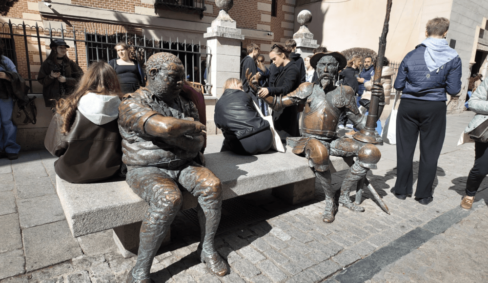 Fil d'attente devant le musée de Cervantes