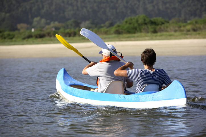 Faire du kayak sur les lacs de la région de Madrid