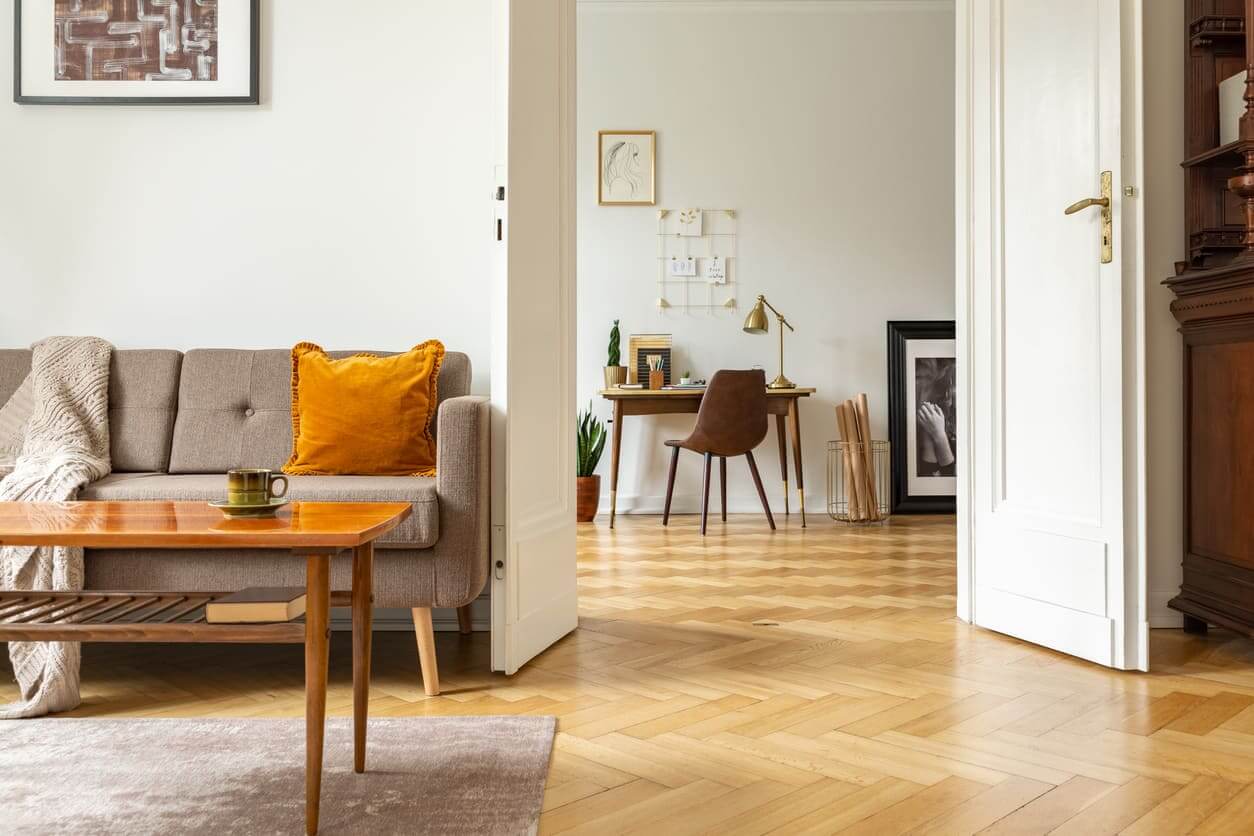 salon intérieur rétro - Spotahome