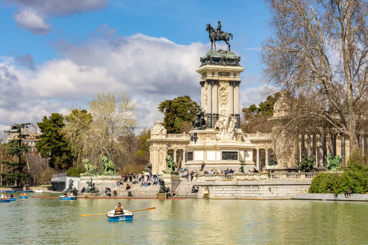 Monument à Alphonse XII dans le parc du Buen Retiro, Madrid