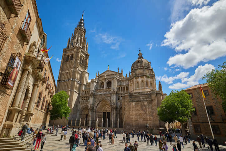 La place devant la cathédrale de Tolède