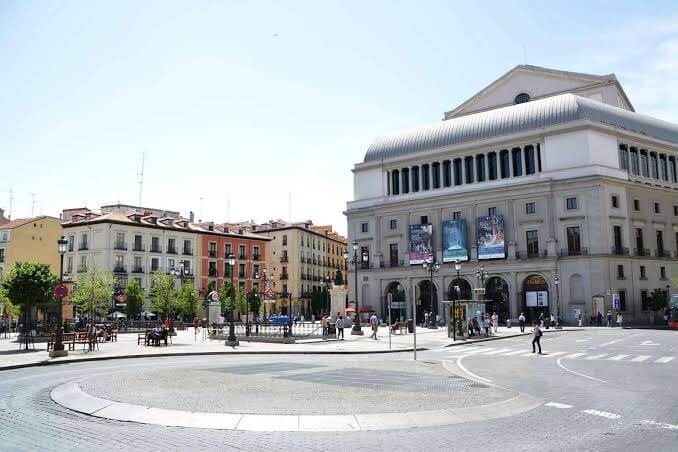 Plaza de Isabel II - la plaza de la Ópera
